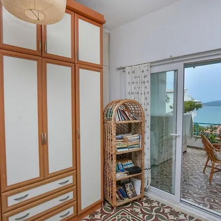 Mavi Pension * Ayvalı