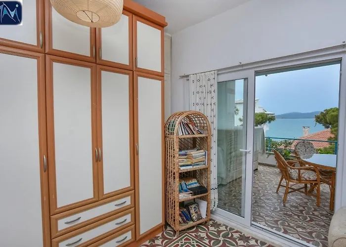 Mavi Pension * Ayvalı