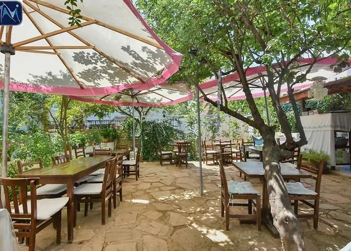 Mavi Pension Pensión Ayvalı